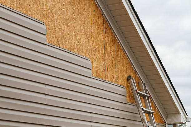 Professional Fiber Cement Siding technician working in Wheeling, IL